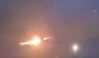 بالفيديو | عطل مرعب يضرب محرك طائرة كندية في الجو