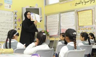 أبرزها ضعف الرواتب والاعباء الوظيفية.. "الوطني" يحدد 15 تحدياً يواجه تعزيز جودة حياة الكادر التعليمي