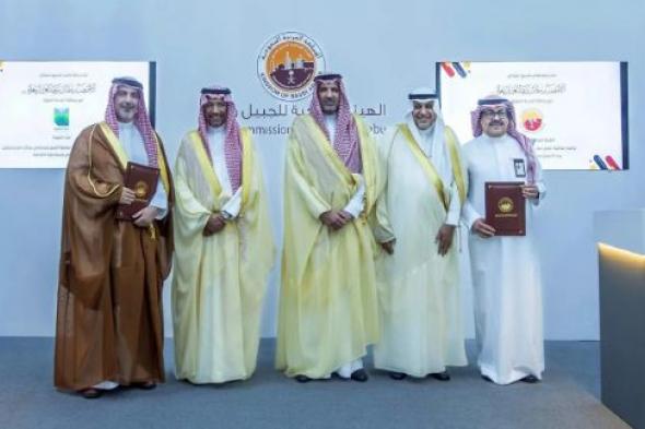 أمير المدينة المنورة يشهد توقيع 4 اتفاقيات تعاون ثنائية للهيئة الملكية بينبع