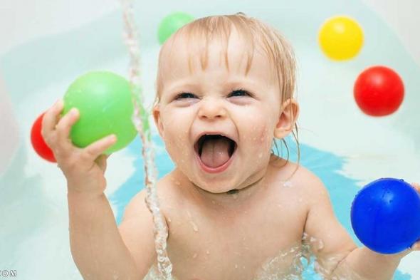 فوائد الاستحمام للاطفال حديثي الولادة