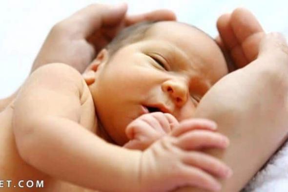 أفضل 8 منتجات العناية بالطفل حديثي الولادة