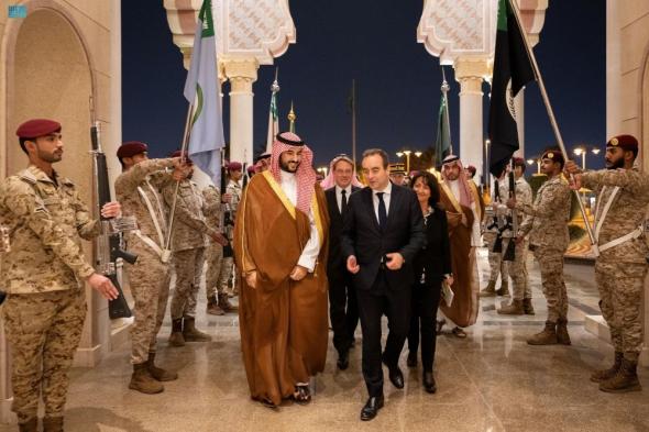 وزير الدفاع يبحث مع نظيره الفرنسي التطورات في غزة