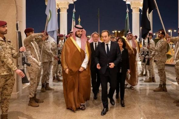 خالد بن سلمان يبحث العلاقات وتطورات المنطقة مع وزير القوات المسلحة الفرنسي
