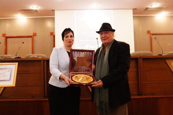 وزيرة الثقافة تكرّم الروائي الجزائري واسيني الأعرج