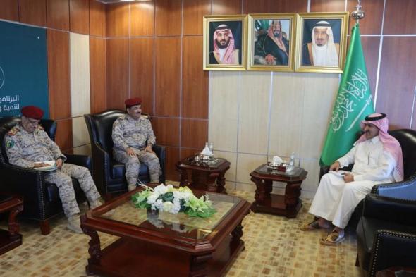 وزير الدفاع اليمني يُشيد بالتدخلات التنموية للبرنامج السعودي