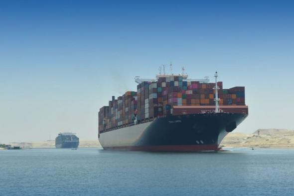 شركة شحن ألمانية توقف مرور سفنها عبر قناة السويس