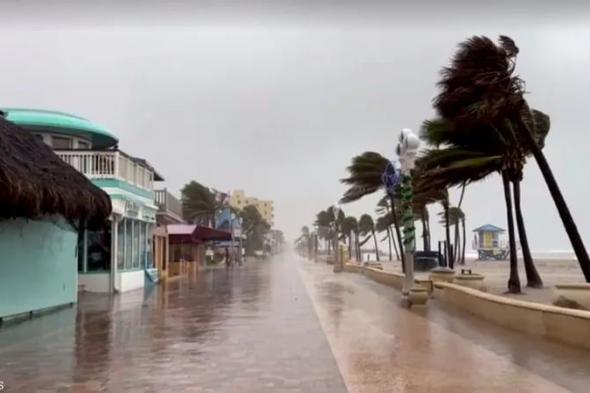 عاصفة تغرق فلوريدا الأمريكية بالأمطار وتلغي الاحتفالات بالعطلات