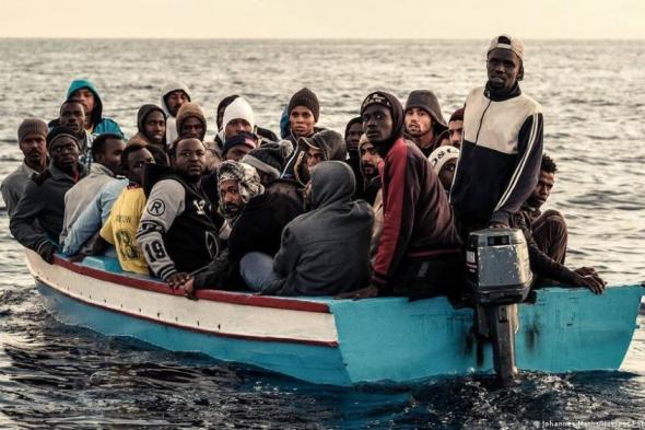 بينهم نساء وأطفال.. مقتل 61 مهاجرًا بعد غرق قارب قبالة سواحل ليبيا