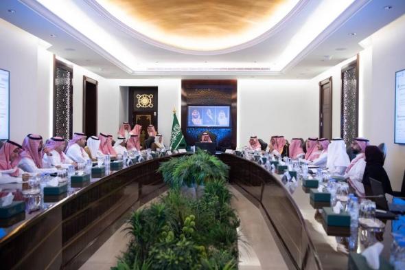 نائب أمير مكة يستعرض مشاريع النقل والقطاع اللوجستي في جدة