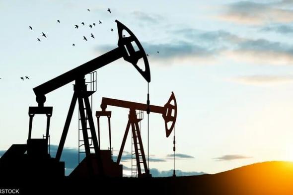 أسعار النفط تغلق على ارتفاع طفيف رغم استمرار الصراع بالشرق الأوسط