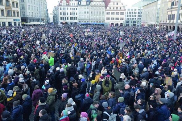 تظاهرات حاشدة تتصدى لليمين المتطرف في ألمانيا