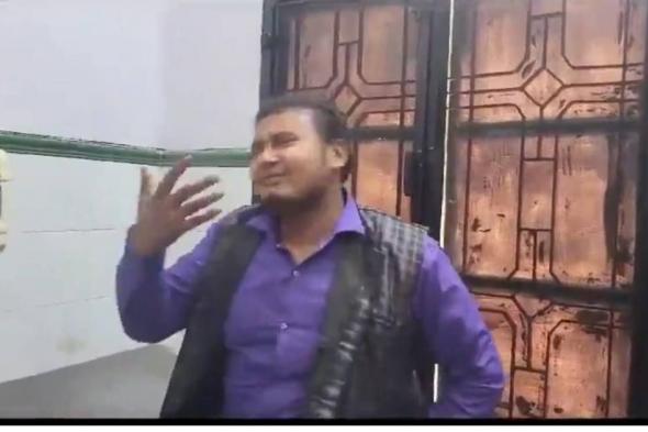 فيديو | «أنقذوني».. هندي يسمم نفسه ويهرع إلى المستشفى