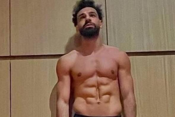 فورمة جديدة.. محمد صلاح يستعرض عضلات بطنه في أحدث ظهور