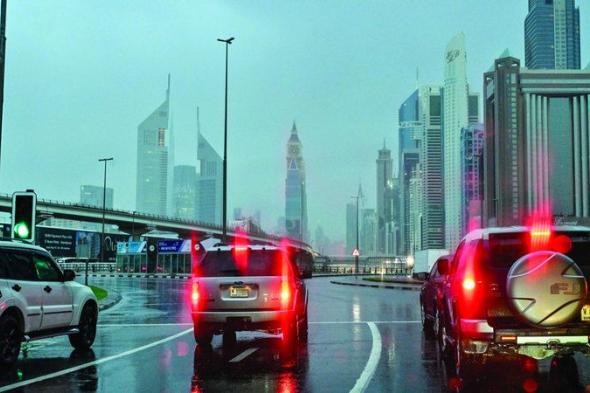 «بلدية دبي» تنتهي من سحب تجمعات مياه الأمطار خلال وقت قياسي