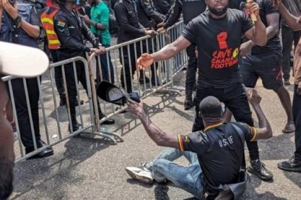 «أَنْقِذُوا كرة القدم»..تظاهرات في غانا بعد الإخفاق في «أمم إفريقيا»