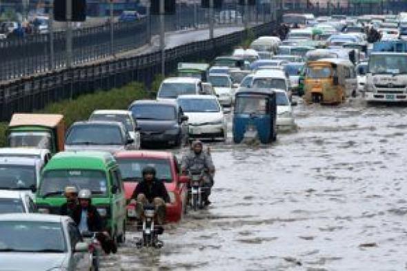 غرق سيارات وانقطاع الكهرباء.. أمطار باكستان تحصد الأرواح