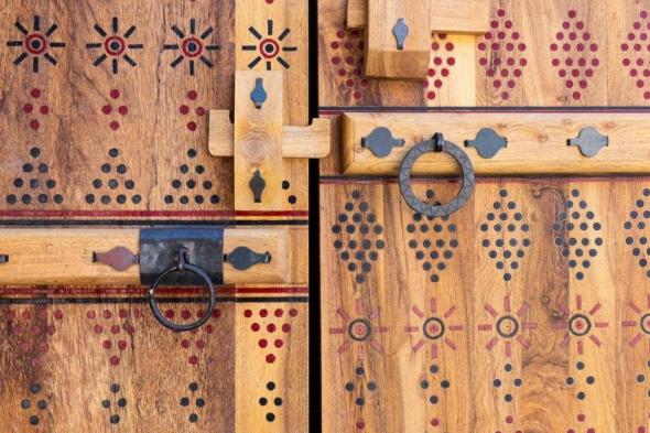 الأبواب النجدية.. تجسيد للفن التقليدي والتراث الثقافي