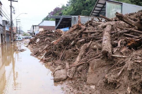 الأمطار الغزيرة والانهيارات الأرضية تقتل 8 أشخاص في البرازيل