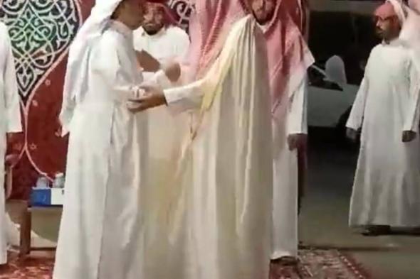 الأمير مشعل بن ماجد يعزي الرابغي في وفاة زوجته