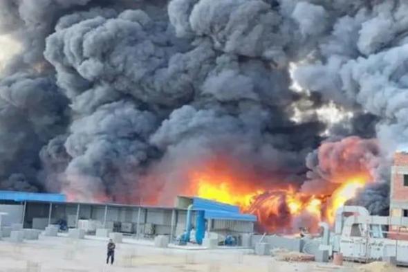 مصر.. حريق هائل يلتهم مصنعًا للمواد الغذائية على مساحة 8 آلاف متر