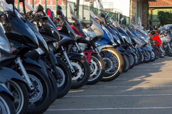 مستغانم: الإطاحة بشبكة دولية للتهريب وحجز أزيد من 100 دراجة نارية مفككة