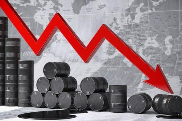 أسعار النفط تتراجع عن أعلى مستوى في 4 أشهر
