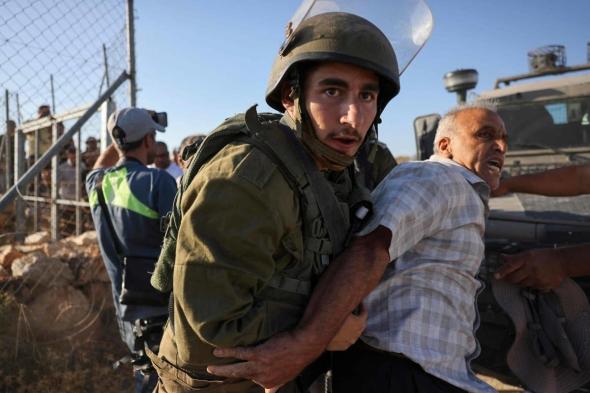 استشهاد 6 فلسطينيين ومقتل ضابطين إسرائيليين.. العدوان على غزة يدخل يومه الـ145