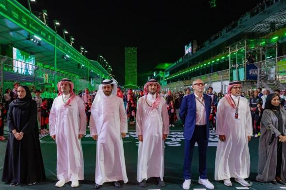وزير الرياضة يُتوج الهولندي ماكس فيرستابين بجائزة السعودية الكبرى للفورمولا 1