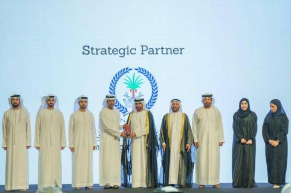عبد الله بن سالم يكرّم الفائزين بجائزة الشارقة للتميز 2023