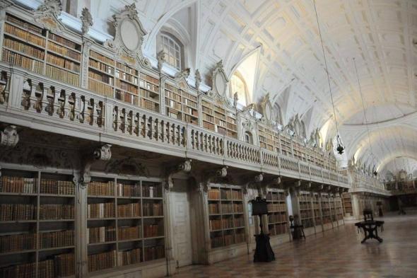 مكتبة قصر مافرا المحمية بواسطة الخفافيش