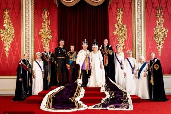 العائلة المالكة البريطانية تكشف عن صور تعرض لأول مرة