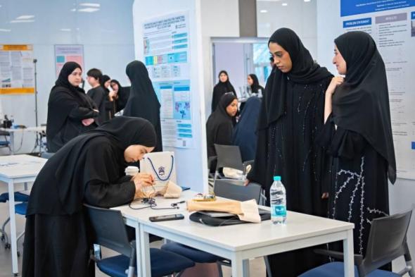 طلبة جامعة خليفة يستعرضون 45 مشروعاً مبتكراً