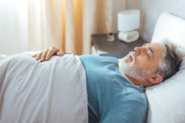 ما الأسباب المحتملة التي تسبب موت بعض الناس في أثناء النوم؟