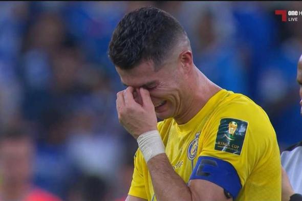 بكاء كريستيانو رونالدو بعد خسارة نهائي كأس خادم الحرمين (فيديو)
