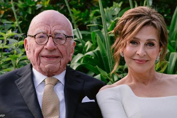 في سن 93 عاما.. ملياردير أمريكي يعقد زفافه الخامس
