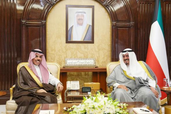 رئيس مجلس الوزراء وولي عهد الكويت يبحثان تعزيز العلاقات مع فيصل بن فرحان