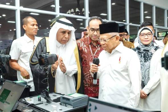 نائب رئيس إندونيسيا يطلع على خدمات صالة «طريق مكة»