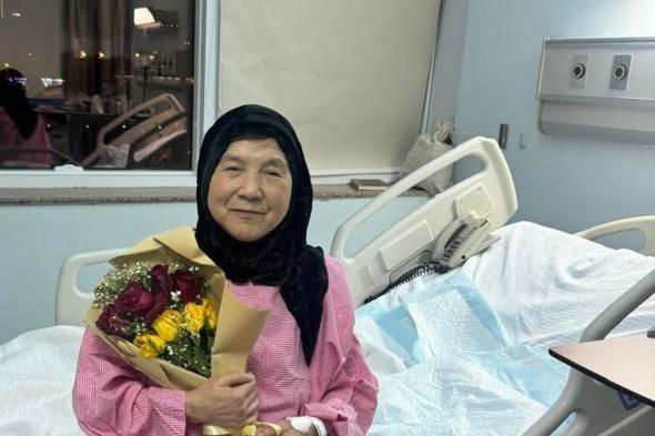 بادرة إنسانية رائعة: "فتيات مكة" بالورود يخففن آلام الحجاج المنوَّمين في المستشفيات