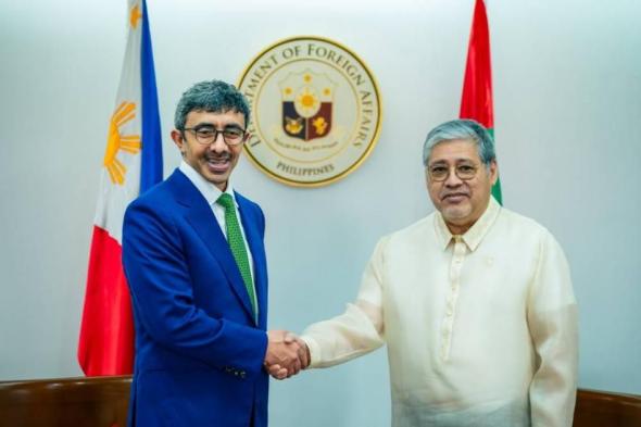 عبدالله بن زايد يلتقي وزير خارجية الفلبين ويبحثان العلاقات الثنائية