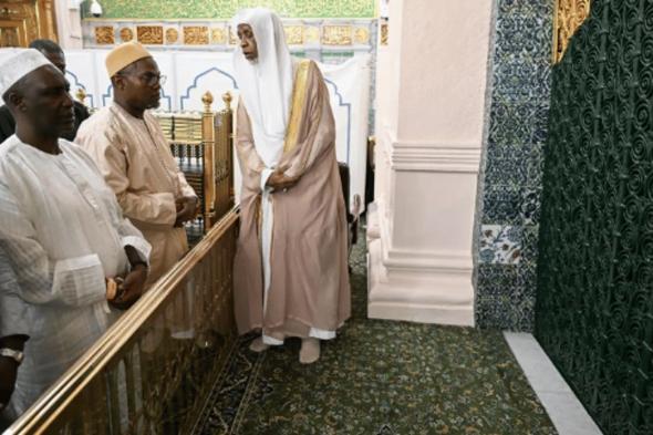 نائب رئيس جامبيا يزور المسجد النبوي