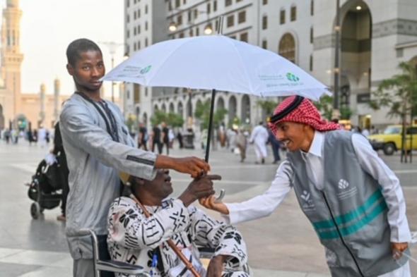 أمانة المدينة المنورة تطلق مبادرة لتوزيع المظلات على ضيوف الرحمن وزوار المسجد النبوي