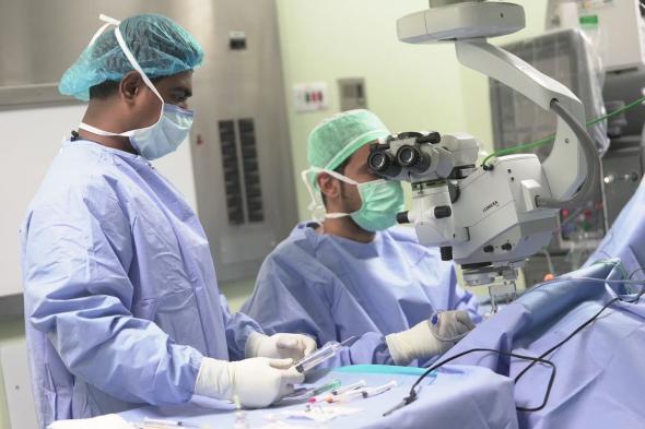 جراحة معقدة بمكة تنقذ بصر حاجّة تركية تبلغ من العمر 58 عامًا