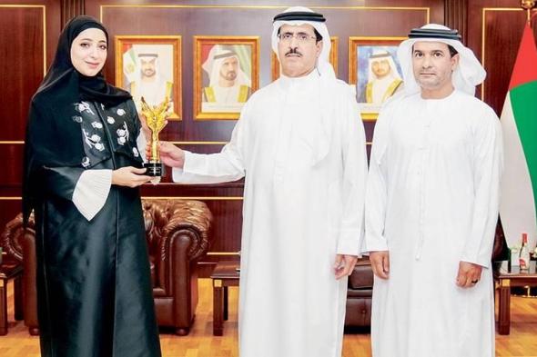 «كهرباء دبي» تهنئ عائشة الرميثي بجائزة القيادات النسائية