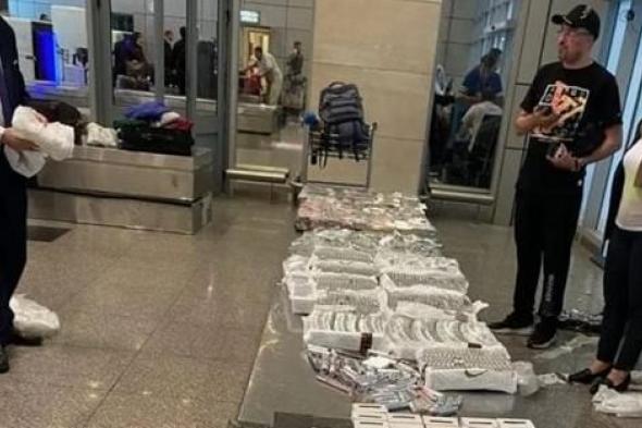 صور.. درون ومخدرات .. ضبط 7 محاولات تهريب في مطار القاهرة