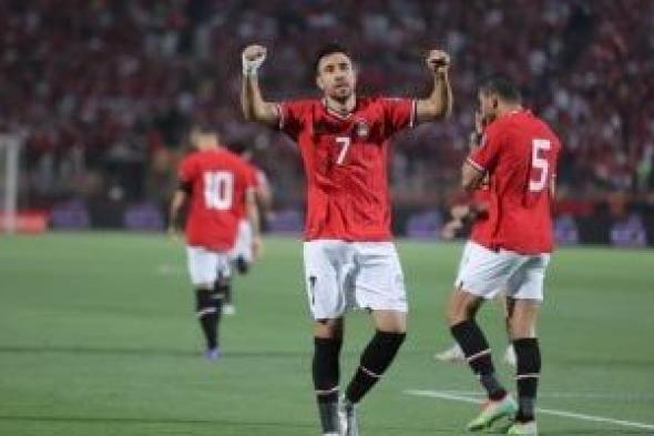 حكم مباراة مصر وبوركينا يشهر البطاقة الصفراء لسعفان الصغير