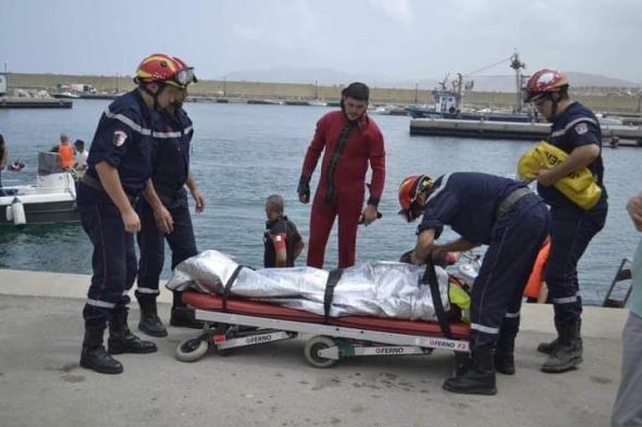 إنتشال جثة غريق من البحر في وهران