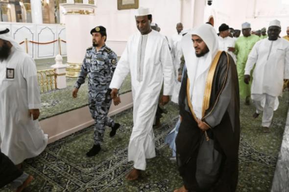 رئيس وزراء النيجر يزور المسجد النبوي