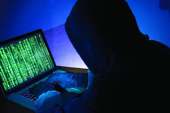 عصابة تمارس الاحتيال الإلكتروني برسائل وحسابات بنكية مشبوهة