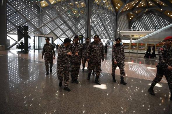 اللواء عبدالله العتيبي يتفقد قوة أمن المنشآت في محطات قطار الحرمين الشريفين بجدة