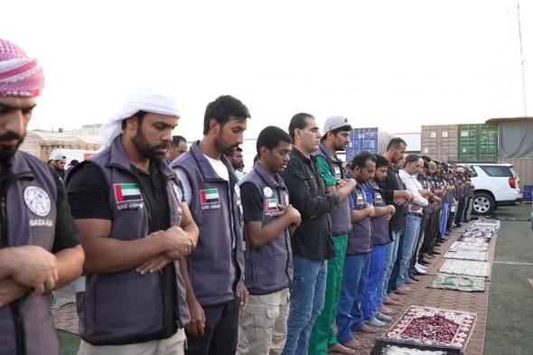 الطواقم الطبية ومتطوعو عملية "الفارس الشهم 3" يؤدون صلاة العيد في غزة